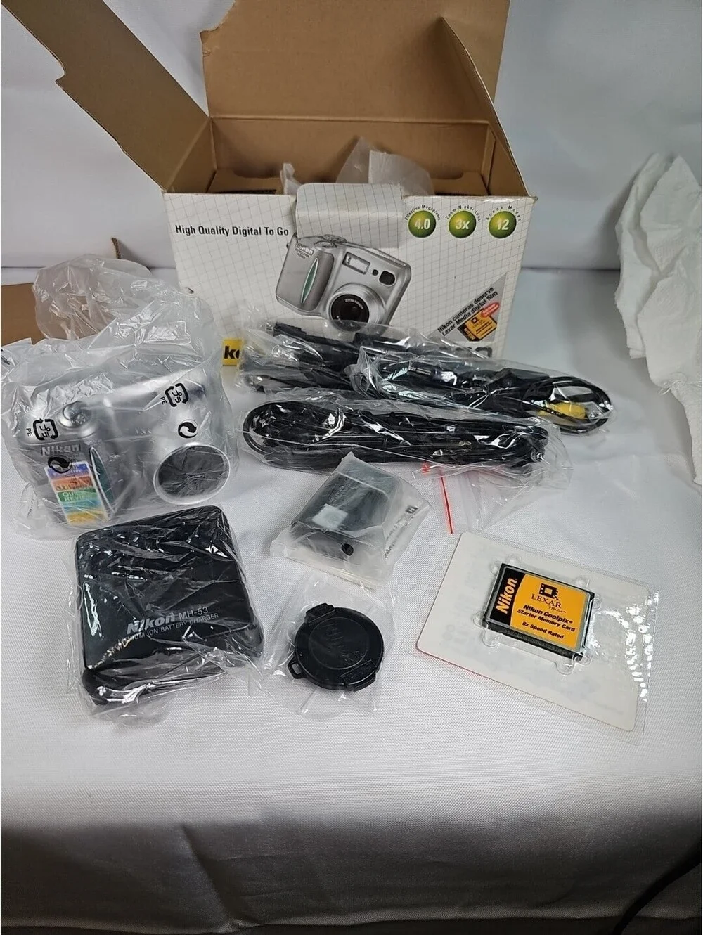 New Nikon COOLPIX 4200 4.0MP Digital Camera Silver Box Manual & Battery Charger